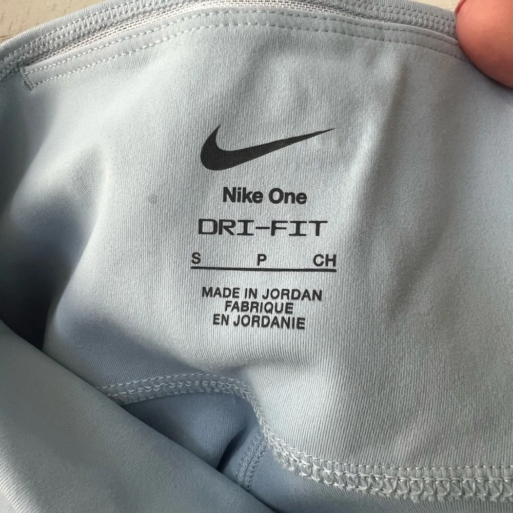 NWT Nike Women’s High Waisted 8” Biker Shorts in Light Blue in size small - Picture 4 of 4